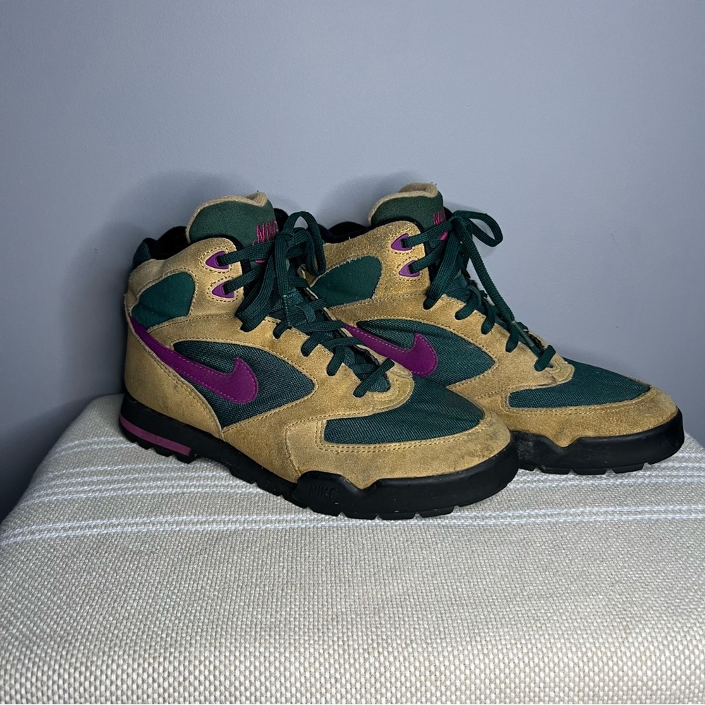 Vintage Nike women’s calderas size 9